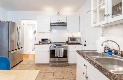 Brooklawn - St. Vincent Apartment | The Blue Sapphire 2BR 2 King beds & ample backyard