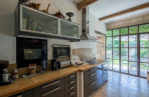 Maillane House | The blue shutters in Maillane