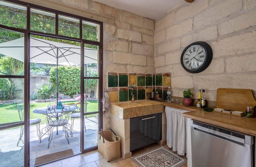 Maillane House | The blue shutters in Maillane