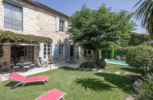 Maillane House | The blue shutters in Maillane