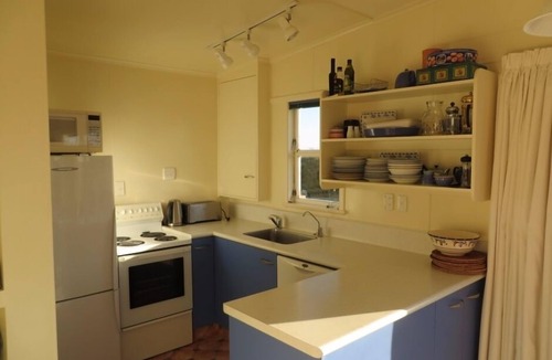 Paraparaumu House | THE BLUE TRIANGLE - two storey sunny bach