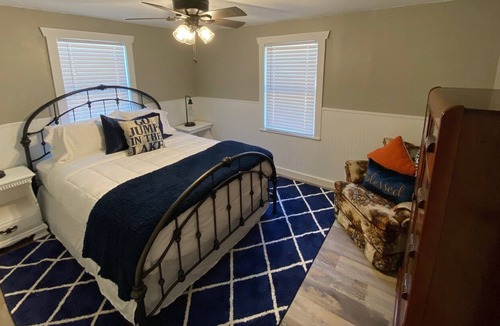 Notchietown House | The Blue Waffle - Vacation Getaway w/ boat parking