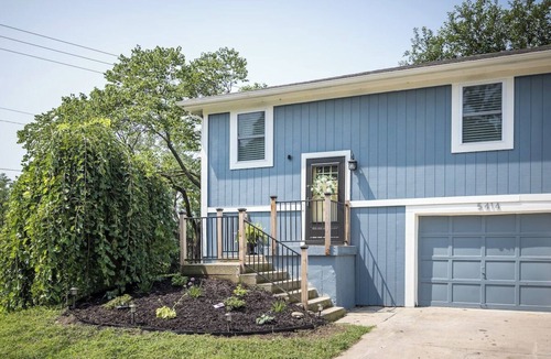 Parkville House | The Blue Willow Cottage in Parkville