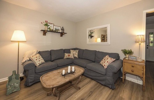 Parkville House | The Blue Willow Cottage in Parkville