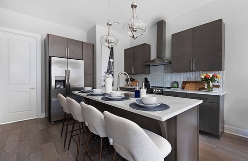 Katie Hill Neighborhood House | The Bluebell - Rooftop Lounge with Hot Tub!