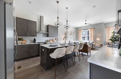 Katie Hill Neighborhood House | The Bluebell - Rooftop Lounge with Hot Tub!