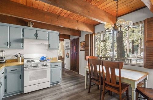Big Bear City Cabin | The BlueBird Retreat + Jacuzzi +BBQ