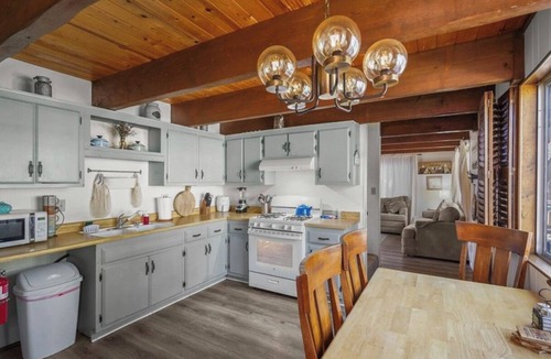 Big Bear City Cabin | The BlueBird Retreat + Jacuzzi +BBQ