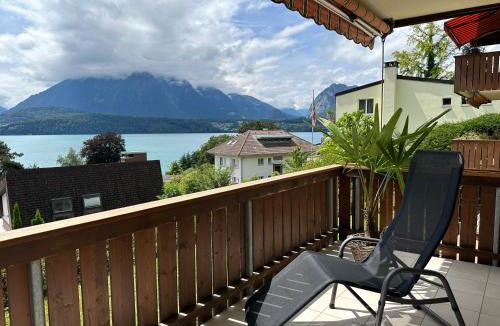 Goldiwil Apartment | The Bluemlisalp, a private holiday flat with the lake of Thun view