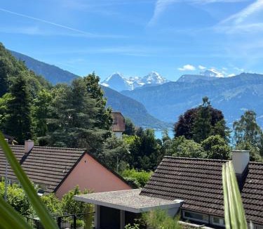 Goldiwil Apartment | The Bluemlisalp, a private holiday flat with the lake of Thun view