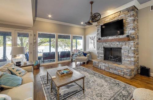Cedar Creek Reservoir House | The Bluewater Bungalow - Luxe Cedar Creek Lake Gem