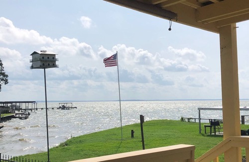 Pointblank House | The "Bluewater Dream" Waterfront Lake House with dock & spectacular views +WIFI