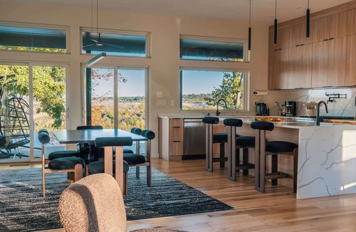 Town of Marlborough House | The Bluff: Designer | Views | Pool | Hot Tub