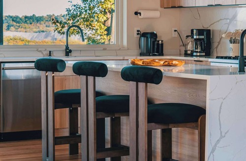 Town of Marlborough House | The Bluff: Designer | Views | Pool | Hot Tub