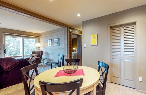 Elkhorn Village Hotel | The Bluff Mountain Retreat