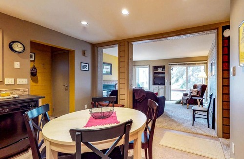 Elkhorn Village Hotel | The Bluff Mountain Retreat