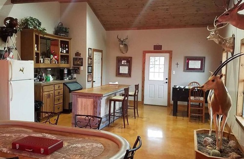 Bandera Cabin | The Bluff Springs Lodge