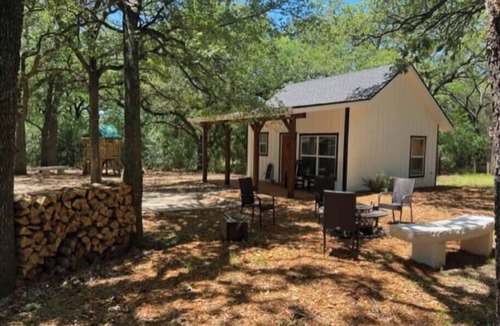 Waco Cabin | The Blush *Country Cabin near Downtown Waco