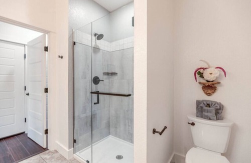 Historic Downtown Manteo Hotel | The Blushing Rose Room