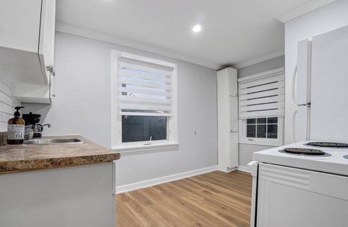 Peterborough Apartment | The Blushwood Suite | Mins to DT & Trails