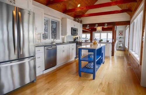 Poplar Ridge House | The Boat House - Cayuga Lake Oasis! Beautiful sunsets from the Hot Tub!