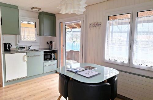 Goldswil Apartment | The Boat House