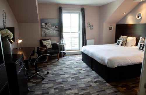 Fintry Hotel | The Boat House