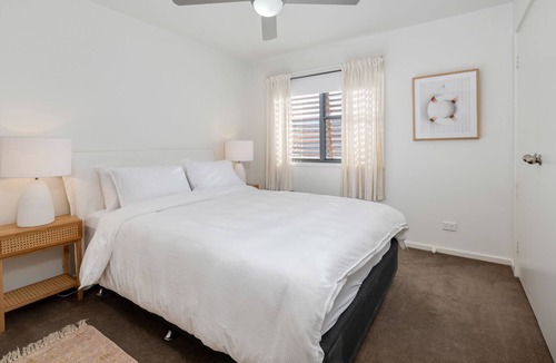 Merewether House | The Boathouse at Merewether - Walk to Beach