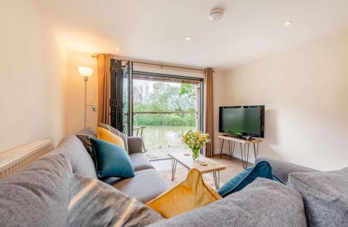 Abbess Roding House | The Boathouse