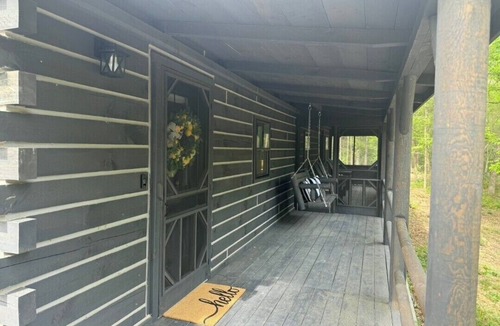 Akin Cabin | "The Boathouse" Luxury Tiny House close to Oasis!