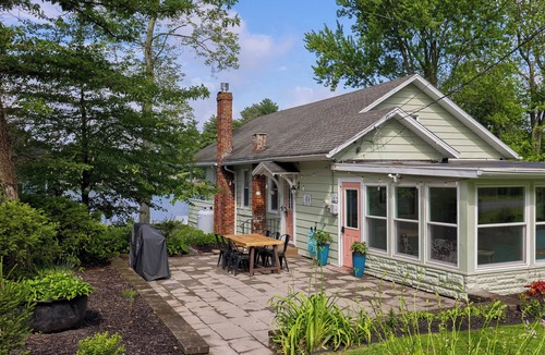 Beurys Lake House | The Boathouse on Moon Lake