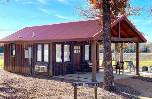 Elm Mott Ski Chalet | The Bobwhite Cabin 15MIN to Magnolia & Baylor