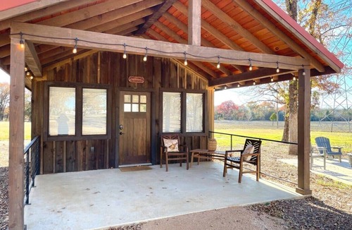 Elm Mott Ski Chalet | The Bobwhite Cabin 15MIN to Magnolia & Baylor