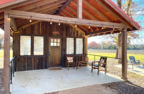 Elm Mott Ski Chalet | The Bobwhite Cabin 15MIN to Magnolia Baylor