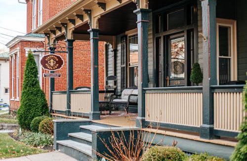 Staunton Apartment | The Bohemian Suite