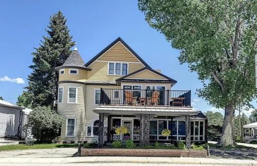 Buffalo Hotel | The Boho Buffalo Inn