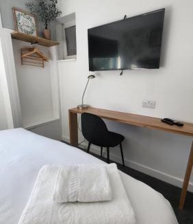 South Heighton House | The bolt