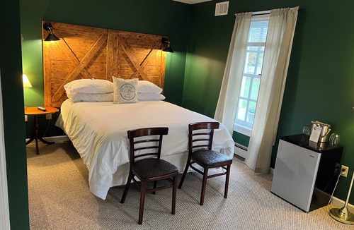 Warrensburg Hotel | The Bond Inn Room #1