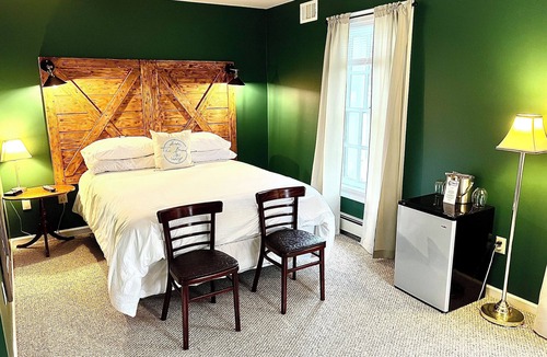 Warrensburg Hotel | The Bond Inn Room #1