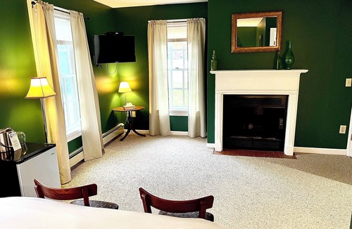 Warrensburg Hotel | The Bond Inn Room #1