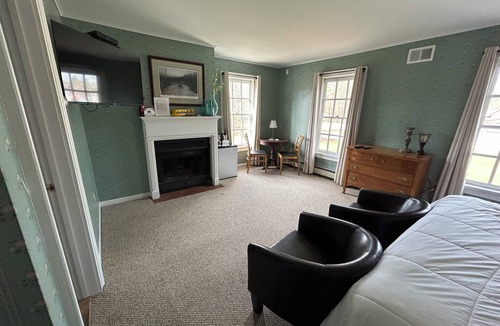 Warrensburg Hotel | The Bond Inn Room #10