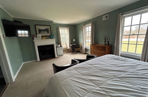 Warrensburg Hotel | The Bond Inn Room #10