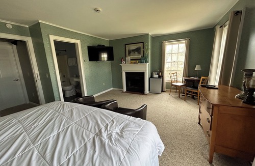 Warrensburg Hotel | The Bond Inn Room #10