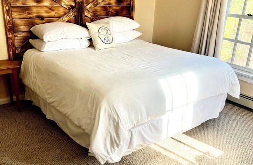 Warrensburg Hotel | The Bond Inn Room #4