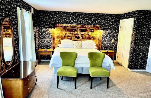 Warrensburg Hotel | The Bond Inn Room #5