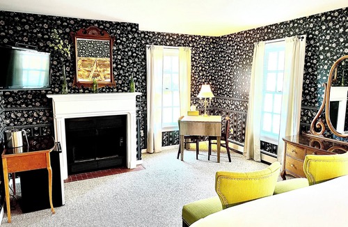 Warrensburg Hotel | The Bond Inn Room #5