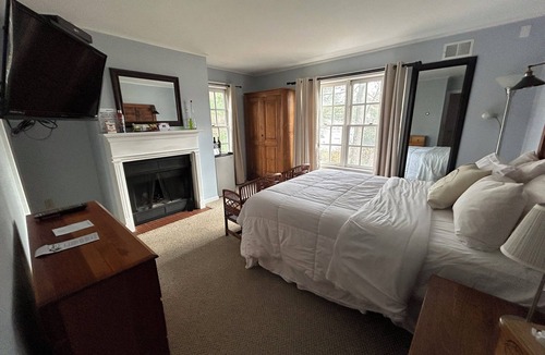 Warrensburg Hotel | The Bond Inn Room #7
