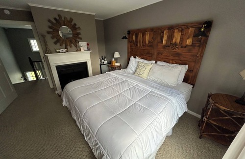 Warrensburg Hotel | The Bond Inn Room #8