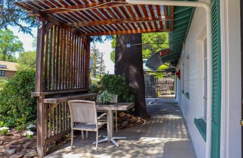San Andreas House | The Bonnie Inn Unit 5 with Breakfast Nook