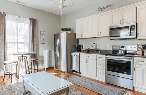 Staunton Apartment | The Bons Amis Suite: Chic Decor, Walk Downtown